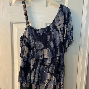 Cute women’s shirt with accent shoulder